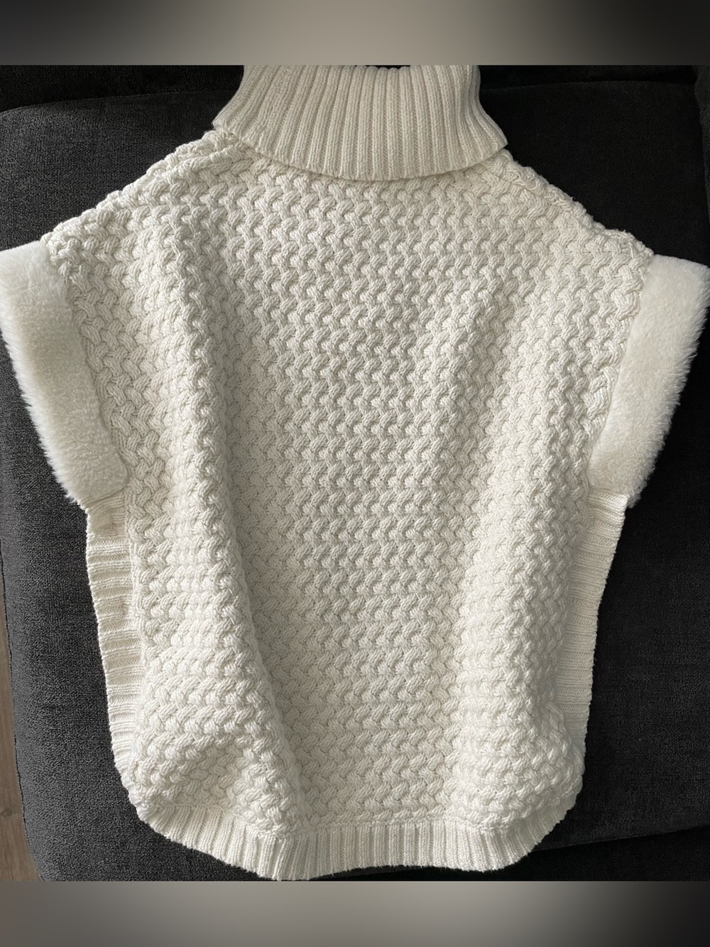 Isaac Mizrahi Cream Cable Knit Turtleneck Poncho w/ adorable buttons & faux fur - Picture 2 of 4
